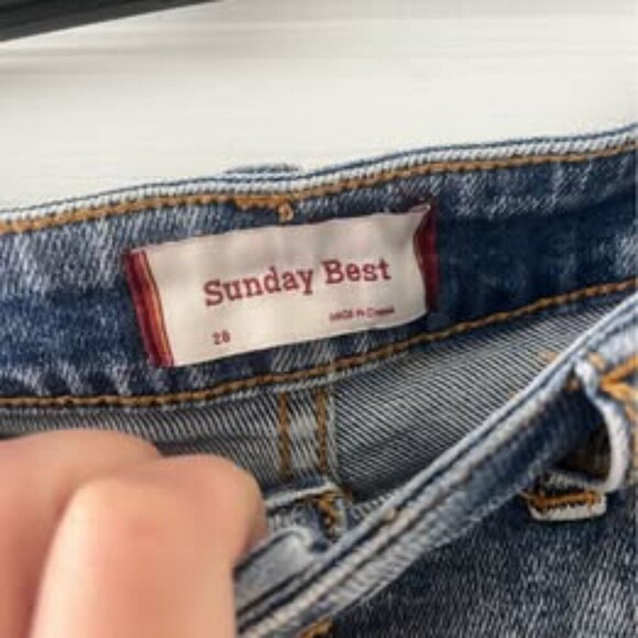 Aritizia Sunday Best Denim Shorts Size 28 - Picture 3 of 3